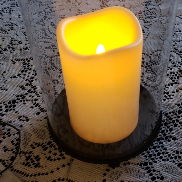 Broyhill LED Hurricane Lamp Decor. - Picture 6 of 8